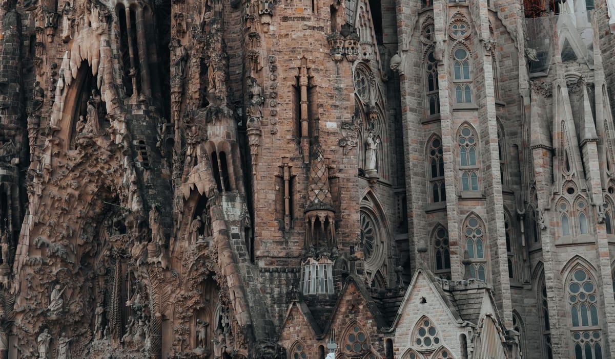 La Sagrada Família si compie: l'eterno cantiere di Gaudí diventa icona moderna
