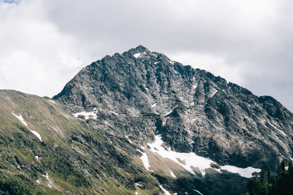 Tragedia sul Gran Paradiso: il prezzo della montagna e la fragilità della sfida