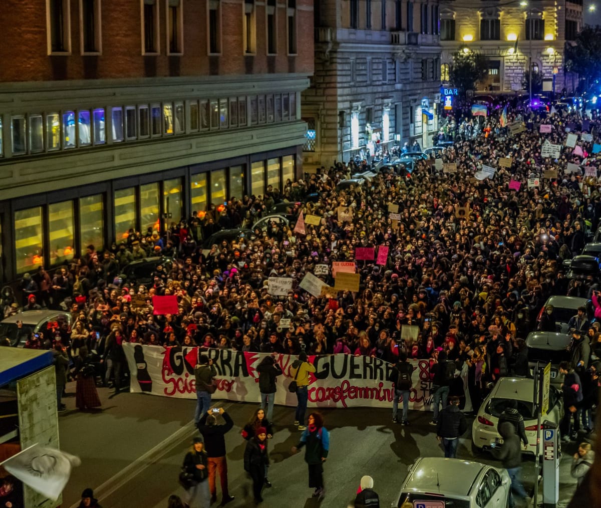 Roma paralizzata: la sfida della remigrazione divide l’Italia nelle piazze