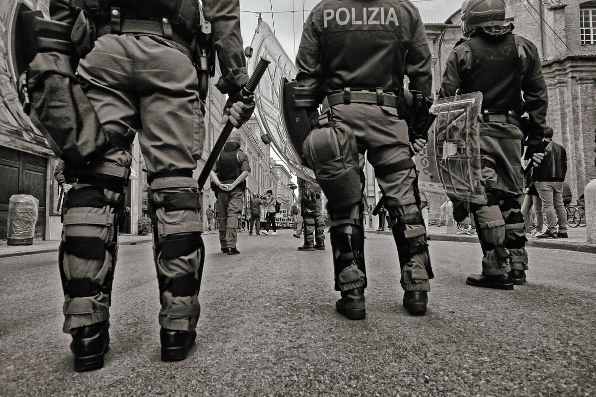 Scomparsa di una quattordicenne in Calabria: l'angoscia e il silenzio di un territorio