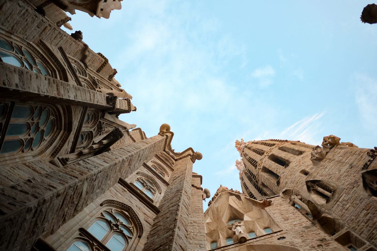 La Sagrada Família e il monito di Papa Francesco: architettura della pace
