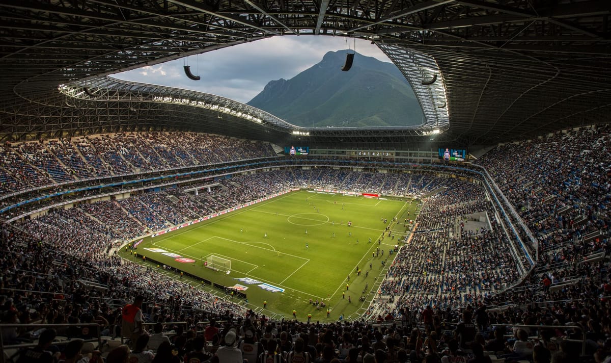 Mondiali 2026: il calcio tra luci dell'Azteca, proteste e la sfida delle identità