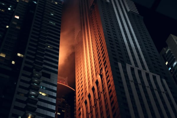Maxi incendio al Tuscolano: il rischio Gpl riaccende il dibattito sulla sicurezza urbana