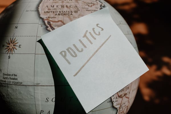 La geopolitica come una sit-com: quando i leader mondiali giocano col destino