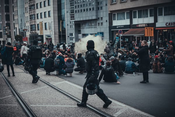 Belfast nel caos: la strategia della tensione tra odio sociale e shadow war