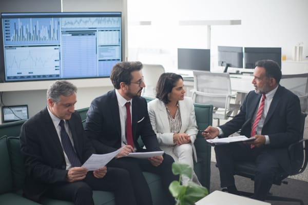 Intesa Sanpaolo e il risiko su Mps: la regia di Messina scuote il sistema bancario