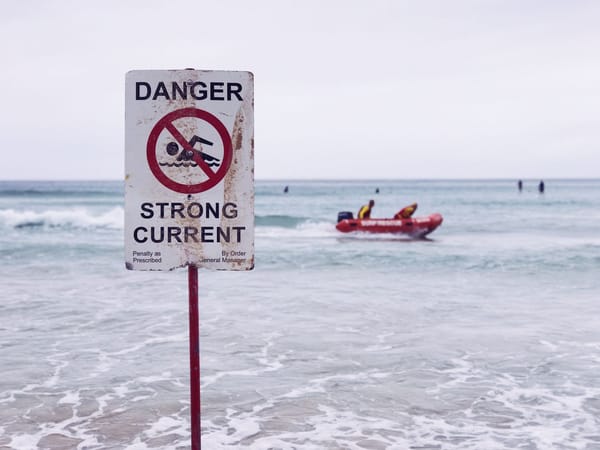 Tragedia a Marina di Pietrasanta: quando il mare tradisce la sicurezza