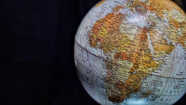Accordo Usa-Iran: Trump ridefinisce gli equilibri globali escludendo l'Europa