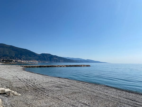 Tragedia alle Calandre: il mare di Ventimiglia restituisce i corpi di due giovani