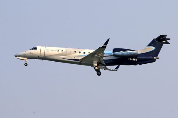 Il caso dell'aereo papale: quando la diplomazia vola sul jet di Re Felipe