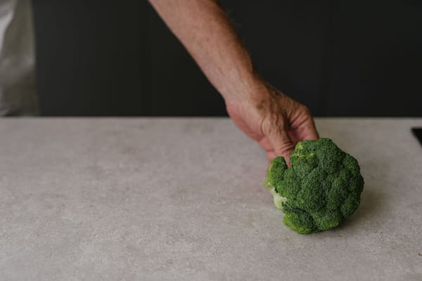 Cervello e invecchiamento: il ruolo cruciale della vitamina C