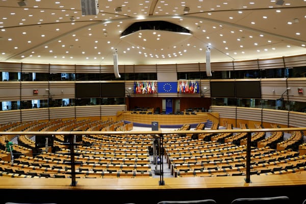 Meloni a Bruxelles: la sfida del pragmatismo contro la tecnocrazia europea
