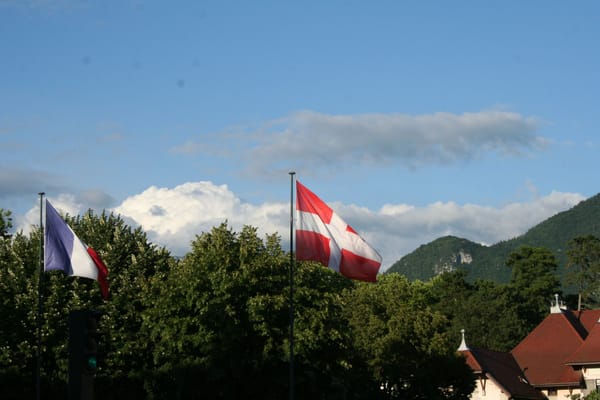 Svizzera al voto: il referendum che sfida l'Europa e sogna il tetto ai 10 milioni