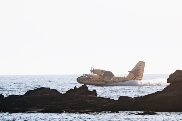 Aereo precipita nel Comasco: il bilancio dei feriti e i nodi della sicurezza aerea