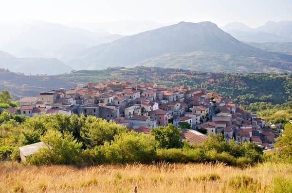Scomparsa e ritrovamento della 14enne in Calabria: un sollievo tra le crepe sociali