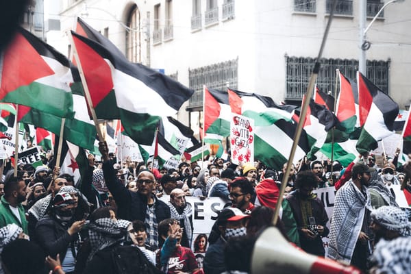 Il genocidio a Gaza: quando il dibattito pubblico diventa specchio della crisi morale